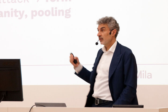 Prof. Yoshua Bengio