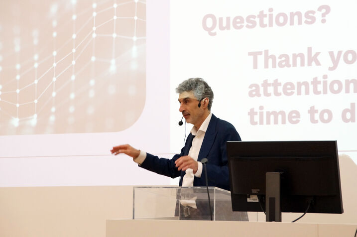 Prof. Yoshua Bengio