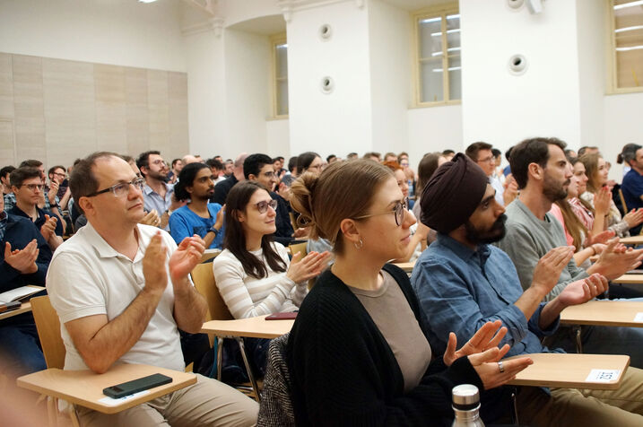 An attentive audience followed the lecture.