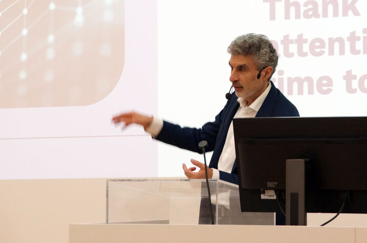 Prof. Yoshua Bengio