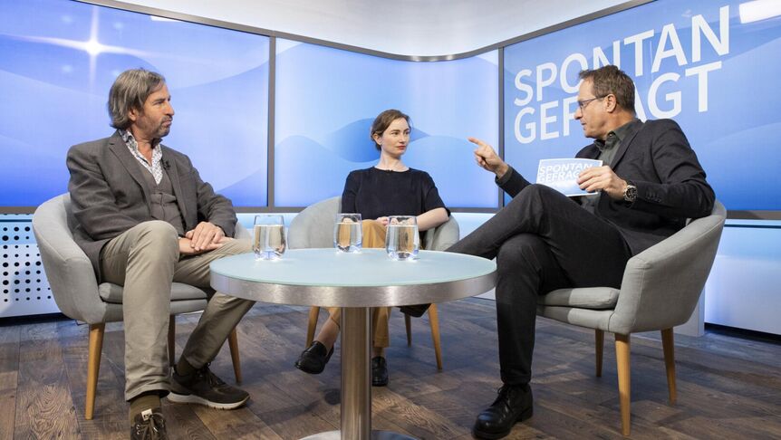 Laura Koesten im Wissenschaftstalk „Spontan gefragt“. Bild: © Kurier/Tobias Steinmaurer