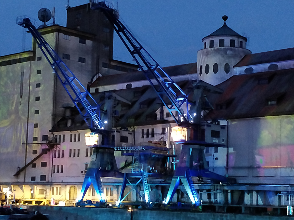 Premiere Rheingold in Regensburg unterstützt von opera.guru App (© Research Group COSY) Premiere Rheingold in Regensburg unterstützt von opera.guru App (© Research Group COSY)