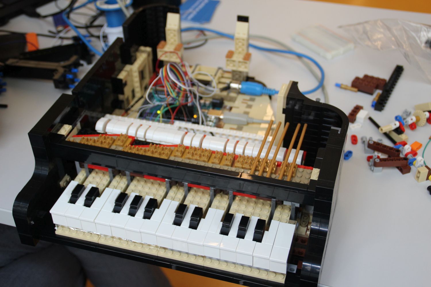 Playel - a real playable Lego MIDI Grand Piano electrified by Oliver Hödl Playel - a real playable Lego MIDI Grand Piano electrified by Oliver Hödl